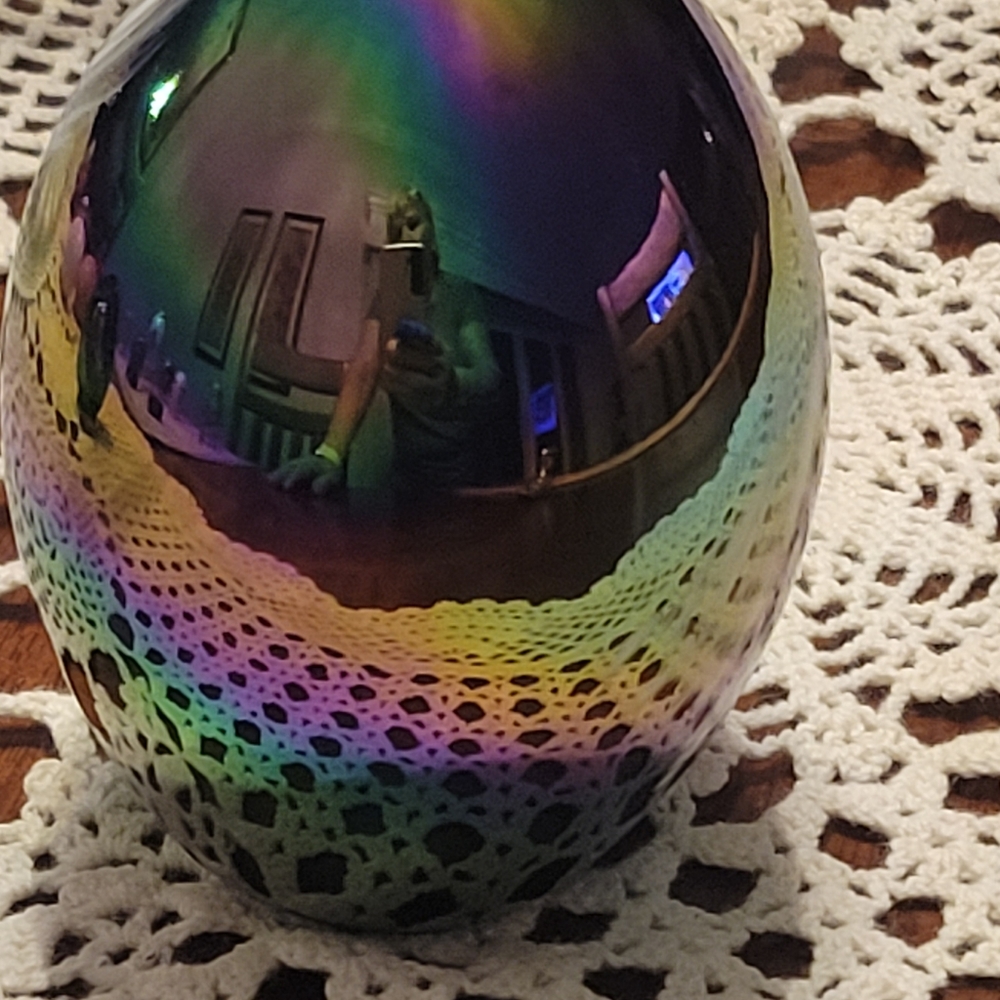VINTAGE LARGE RAINBOW ART GLASS IRIDESCENT EGG. - Picture 3 of 3